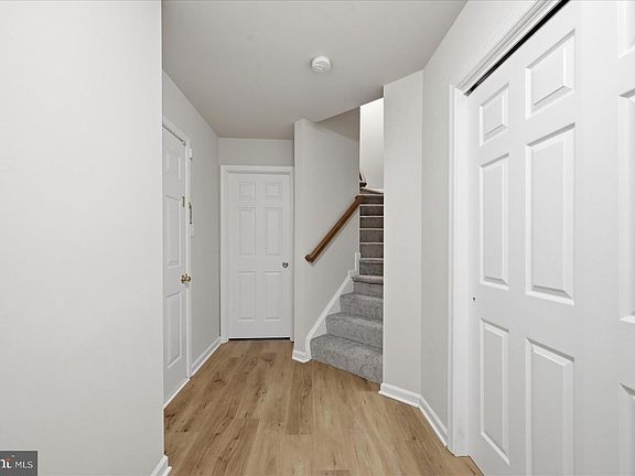 4th image of 32 Bruce Dr