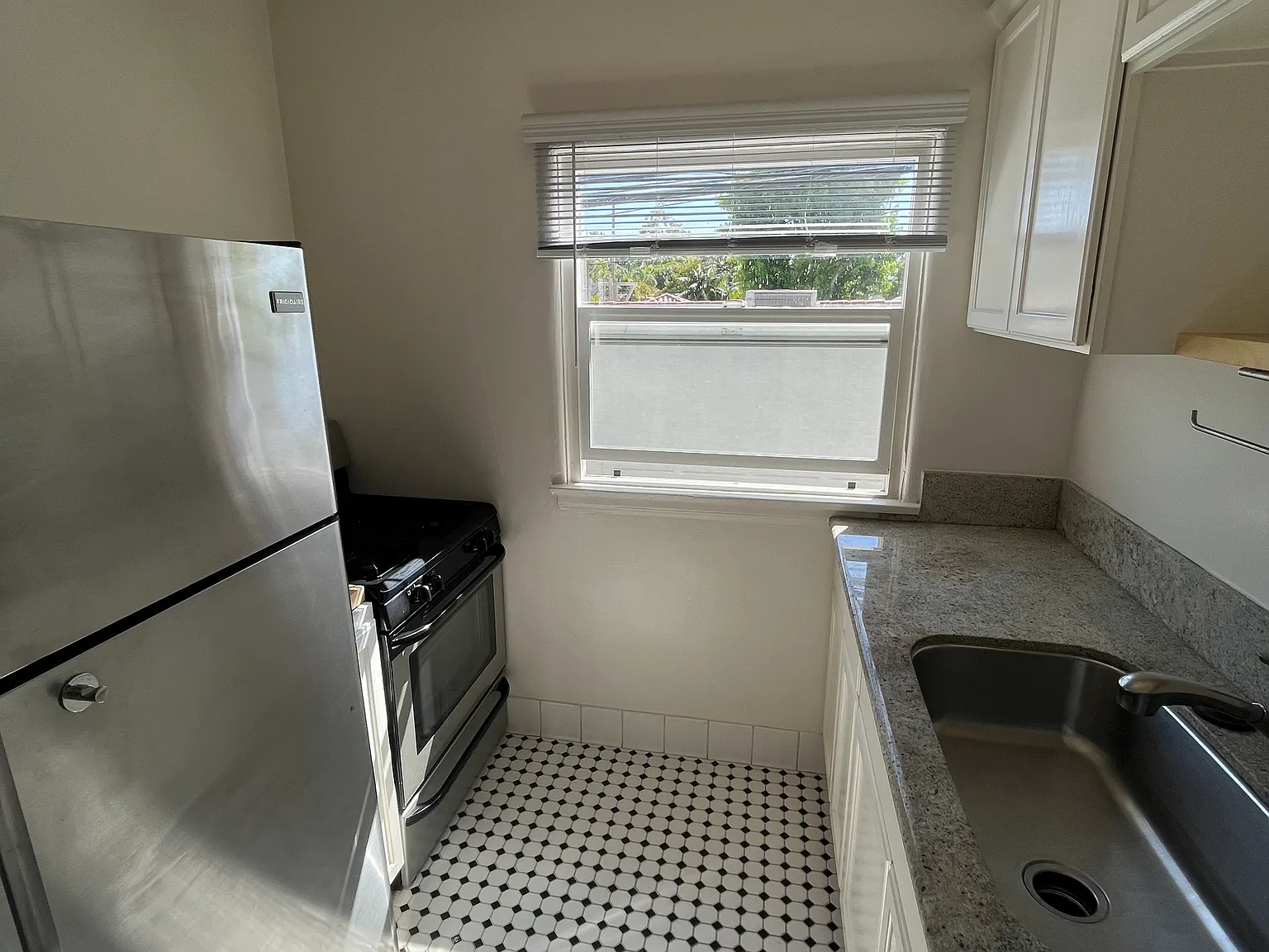 Studio, $1,950 — Photo 3