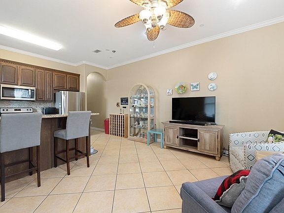 3rd image of 200 Esperanza St #3