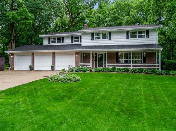 5329 Dallas Ct, Rockford, IL 61109