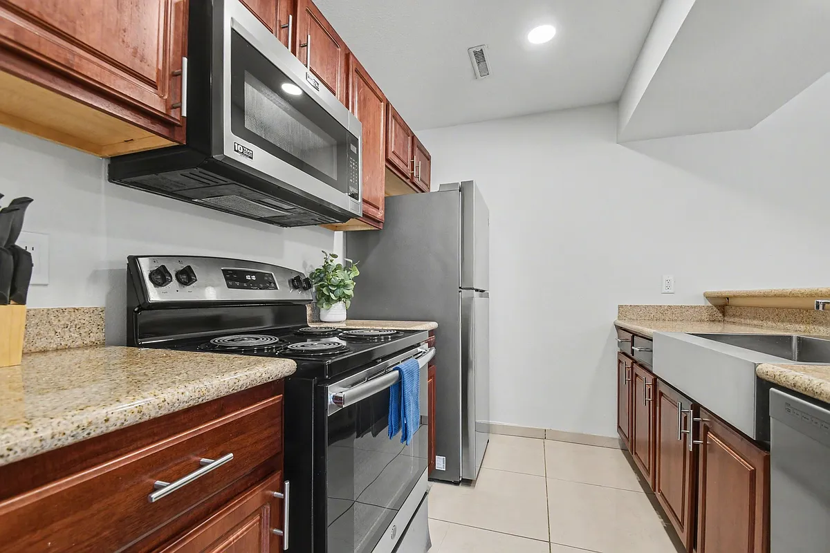 Building Photo - 118 Rhodes St #B