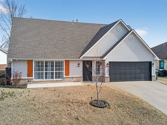 2nd image of 2500 SW Wolf Run Dr