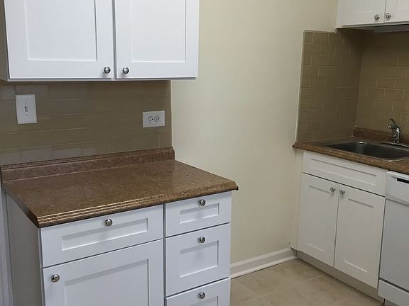 5th image of 739 Clarence Ave #1