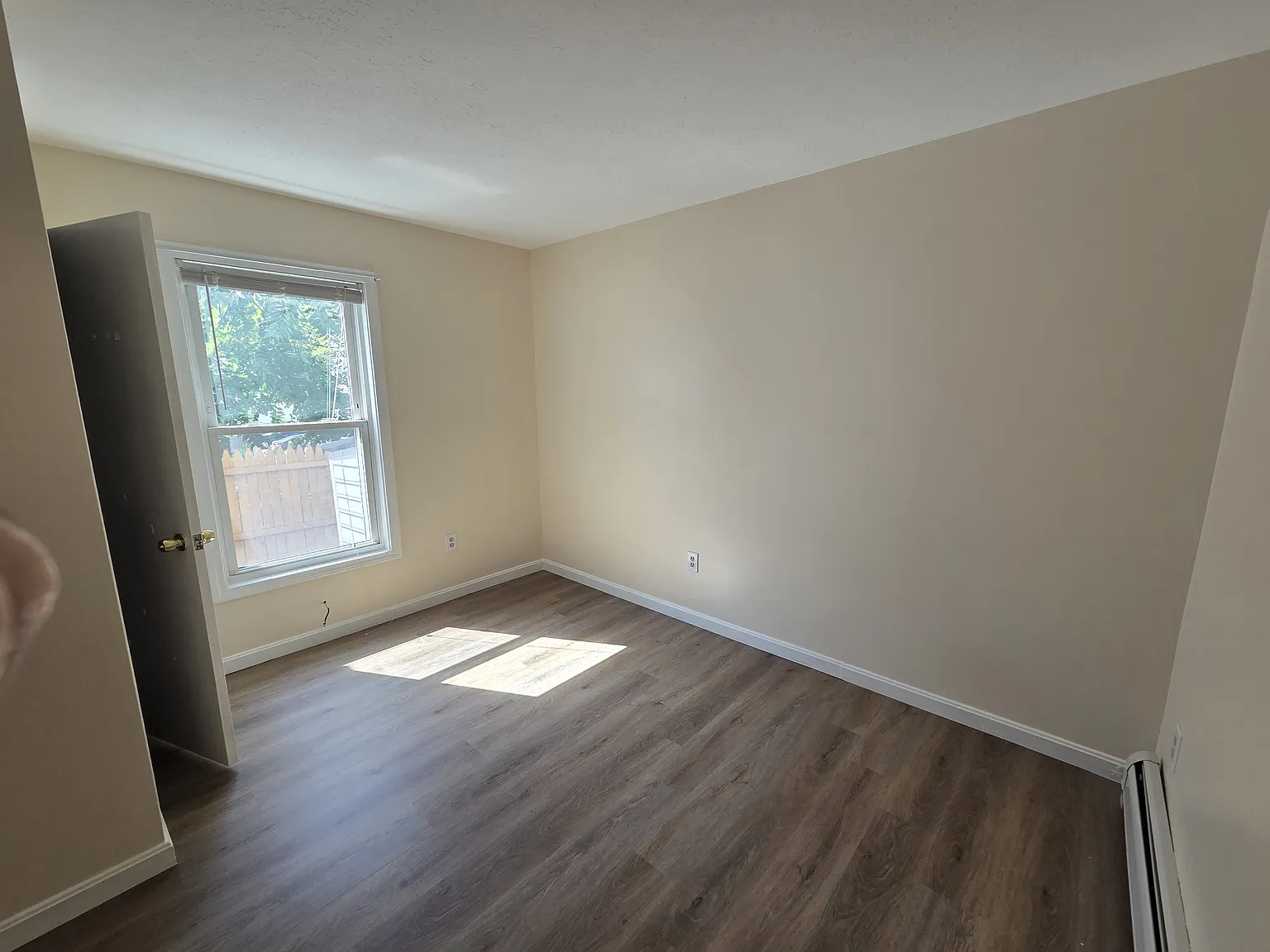 2 bed, 1029 sqft, $2,100 — Photo 3