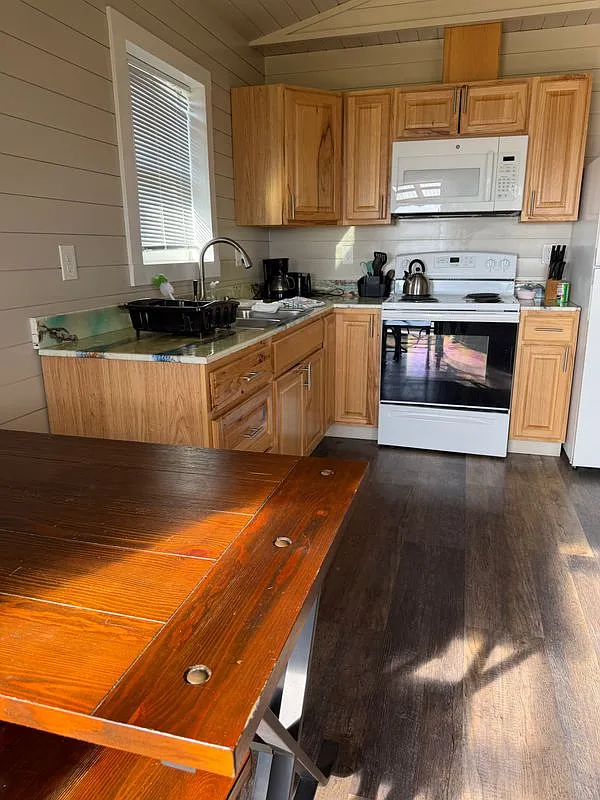 1 bed, 1.0 bath, 448 sqft, $1,295 — Photo 3