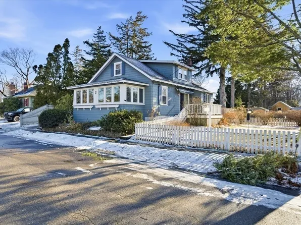 1 Beacon St, Newburyport, MA 01950