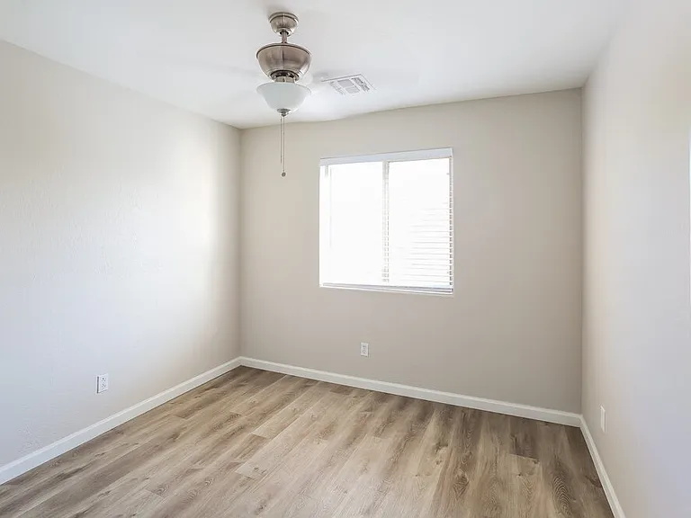5182 W Vista Ave — Photo 13