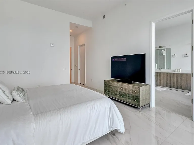 17550 Collins Ave #Penthouse 2 — Photo 17