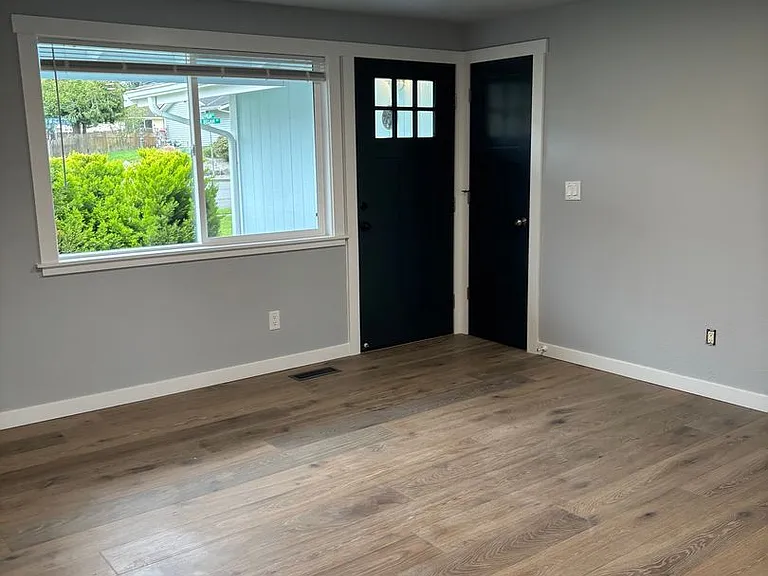1925 E Belair Dr — Photo 13