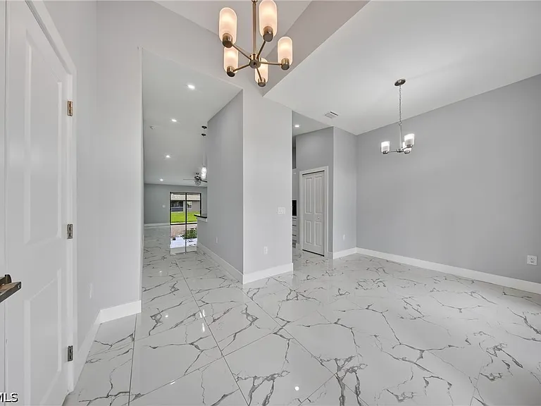 738 Sunrise Blvd — Photo 7