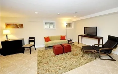 440 Kenyon St NW — Photo 1