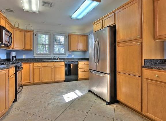 3rd image of 960 Florida Blvd