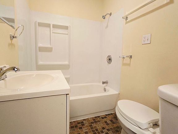 5th image of 2904 Knight Ave