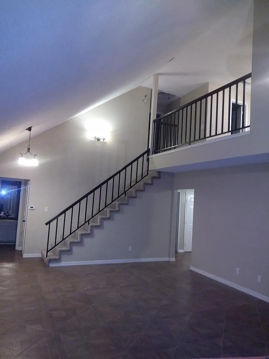 LR - 1932 Cedar Ridge Dr