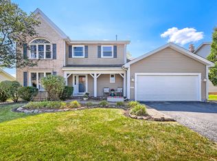 654 Matthew Ln, Carol Stream, IL 60188