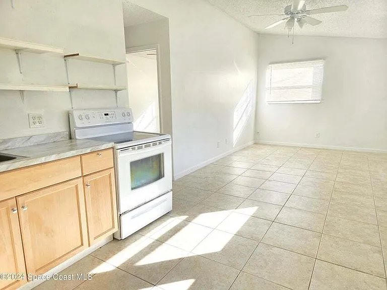 9852 Honeysuckle Dr #B — Photo 6