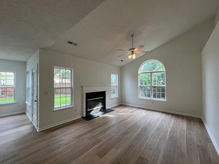 1408 Barouche Ct — Photo 14