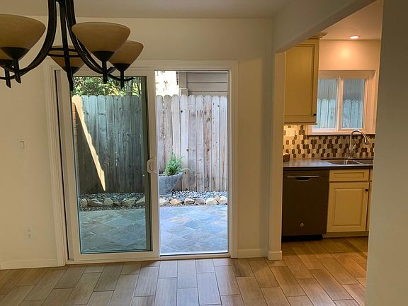 4th image of 1600 Garden St APT 15