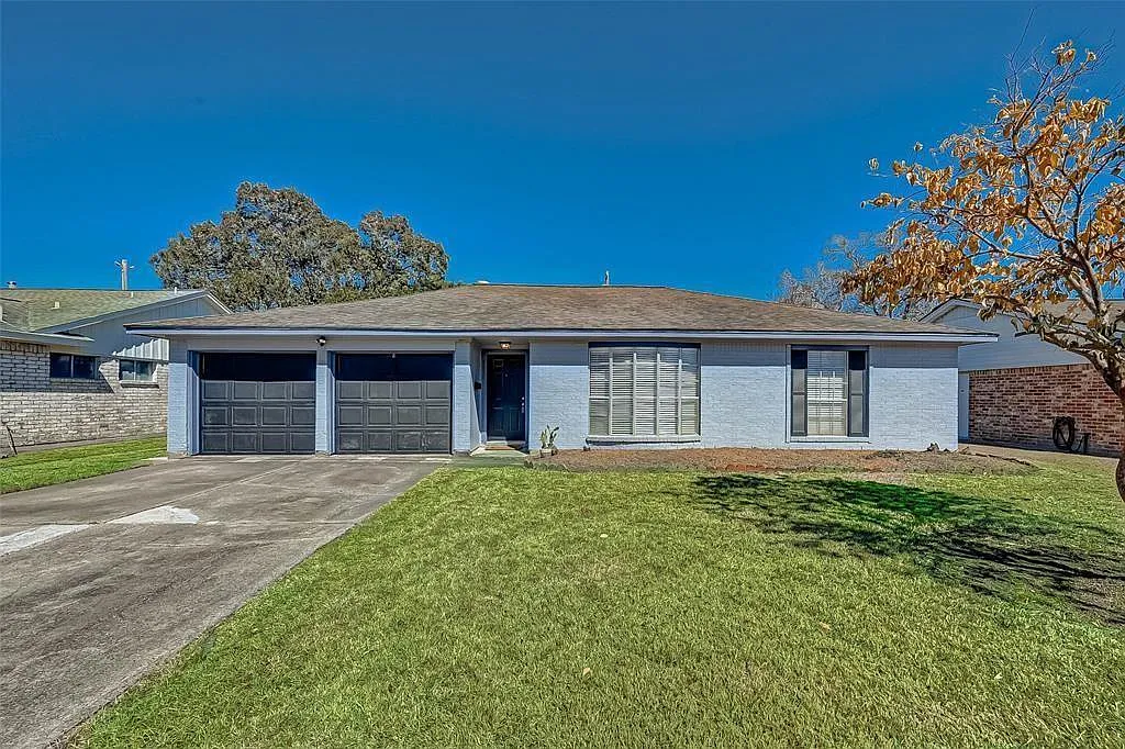 3 bed, 2.0 bath, 1500 sqft, $2,100 — Photo 2