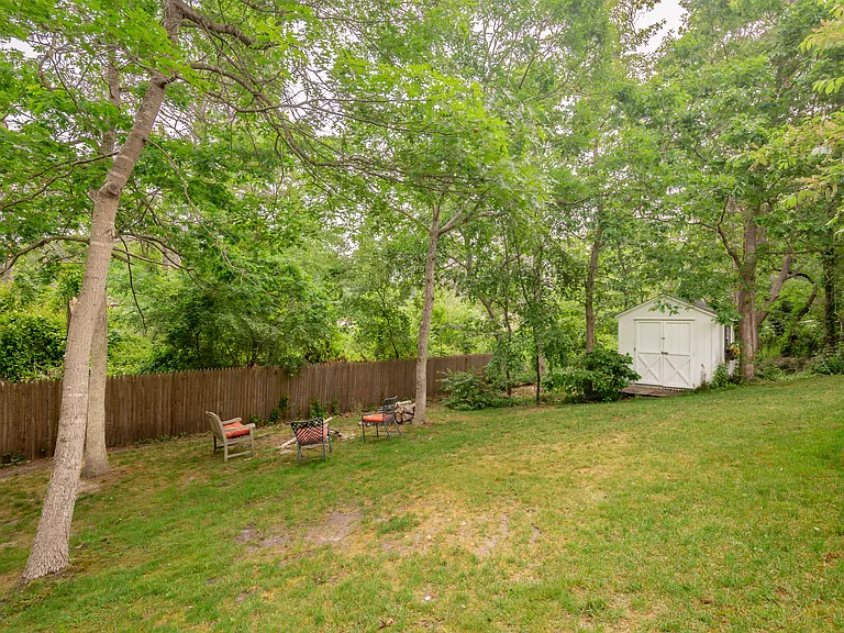 21 Hillover Rd E — Photo 30