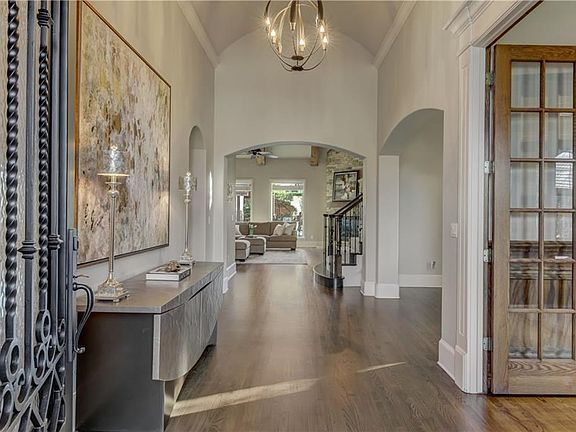 Stunning entry way!