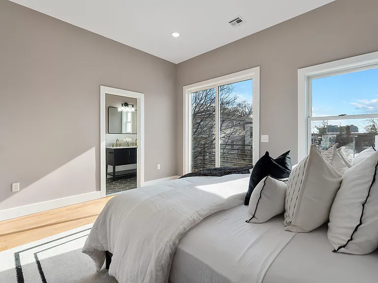 94 Van Horne St #2 — Photo 21