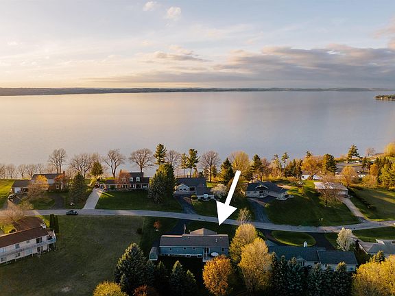 2nd image of 3242 Scenic Hills Dr