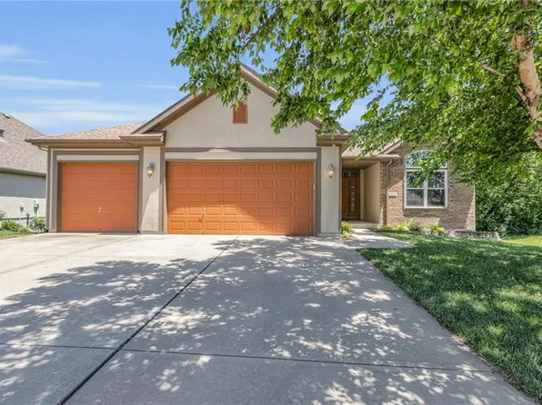 825 Old Paint Rd, Raymore, MO 64083