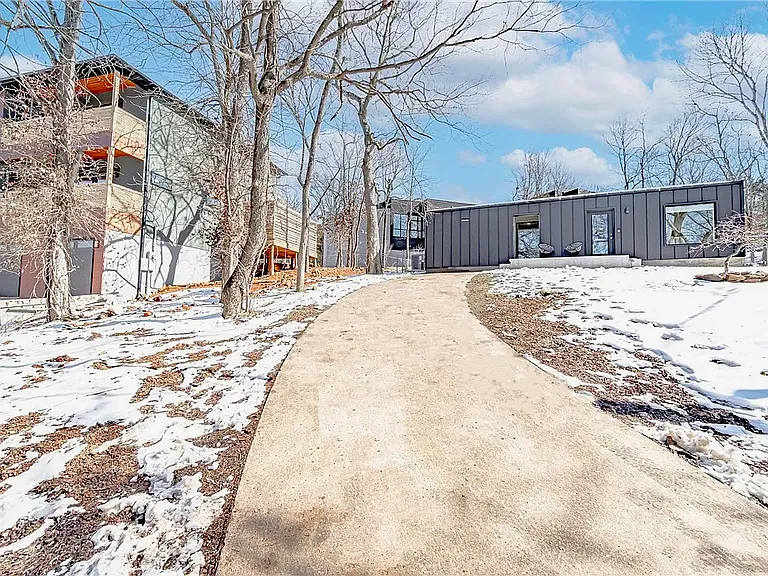 560 N Fallin Ave — Photo 1