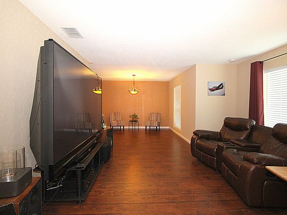 5th image of 13714 Norland St