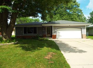 5640 S 45th St, Greenfield, WI 53220