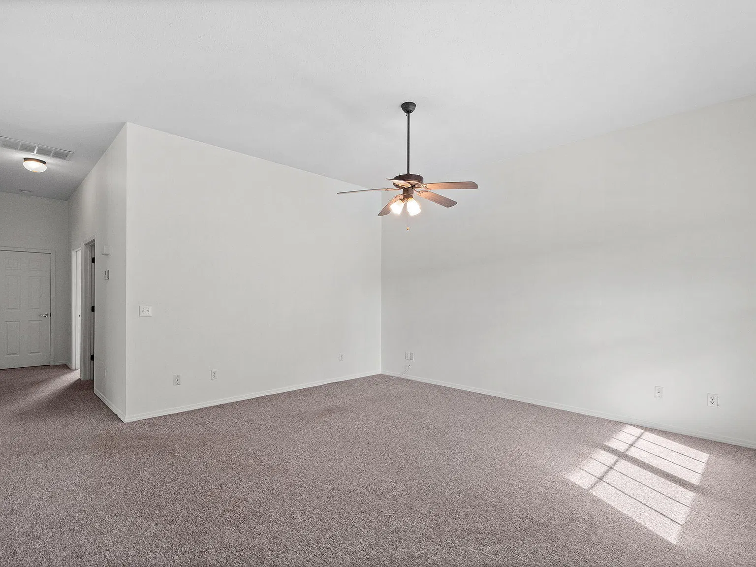 2 bed, 1182 sqft, $1,495 — Photo 3