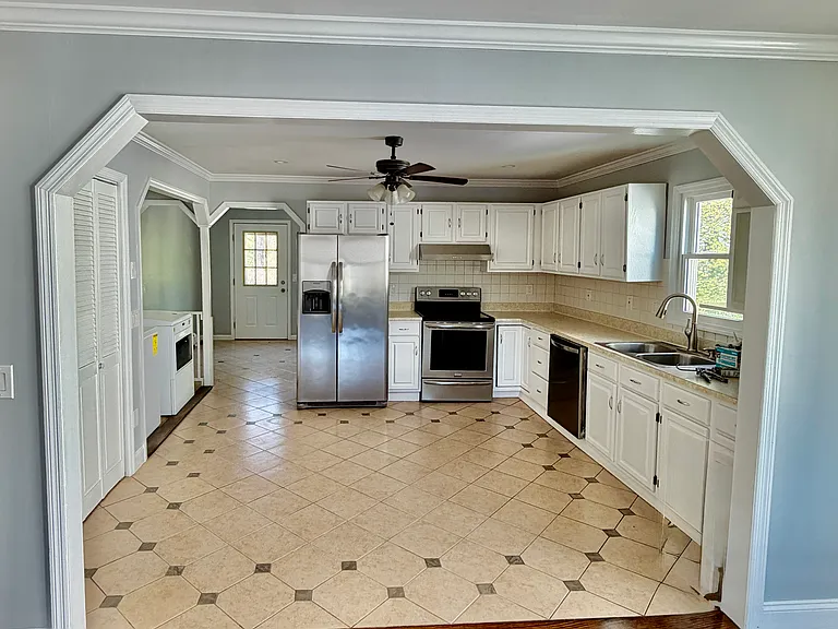 29 Belmont Cir — Photo 4