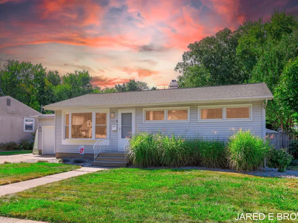 1611 Wisconsin St, Grand Haven, MI 49417