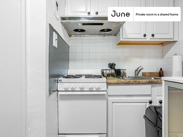 243 E Broadway #A — Photo 7