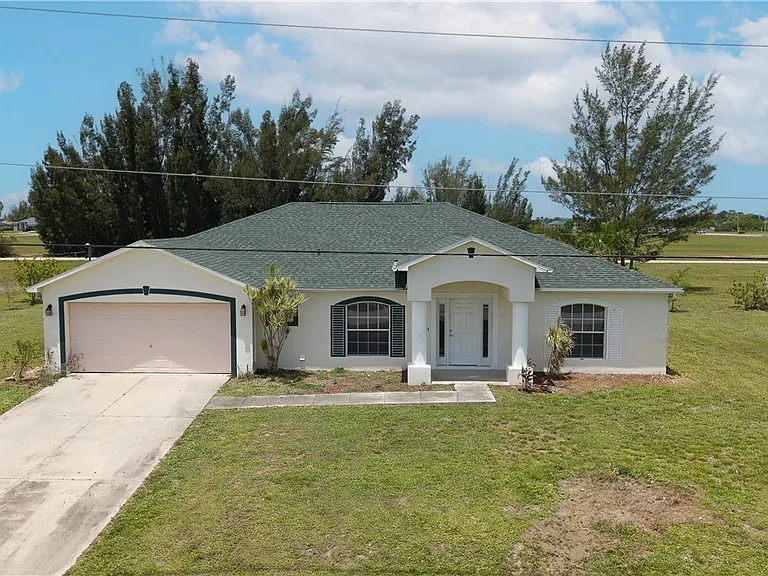 1240 NW 22nd Pl — Photo 4