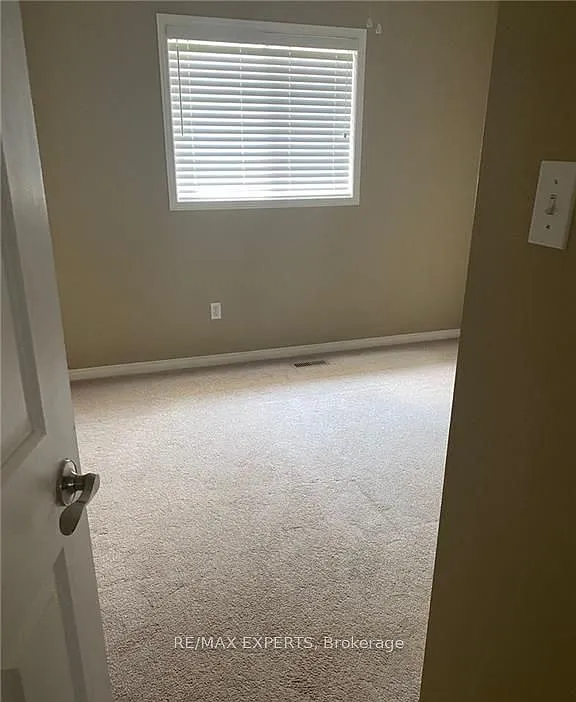 4 bed, $2,900 — Photo 4