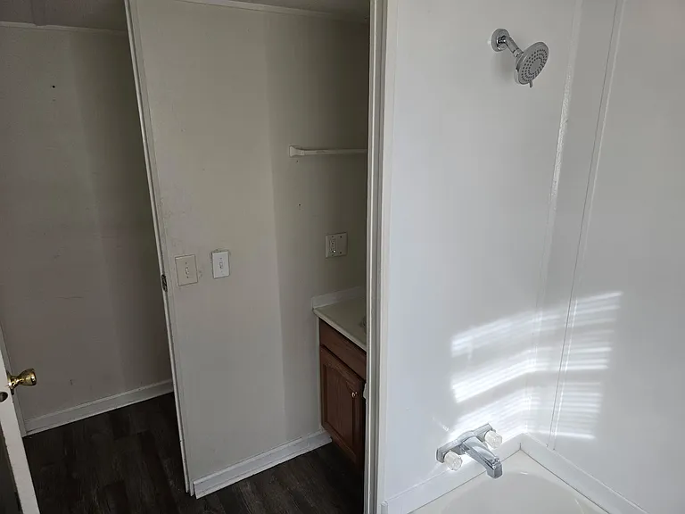 28 Riverside Dr — Photo 21