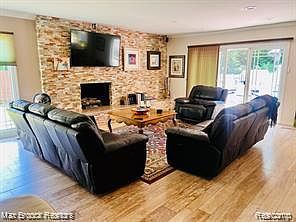 5th image of 4784 S Valleyview Rd
