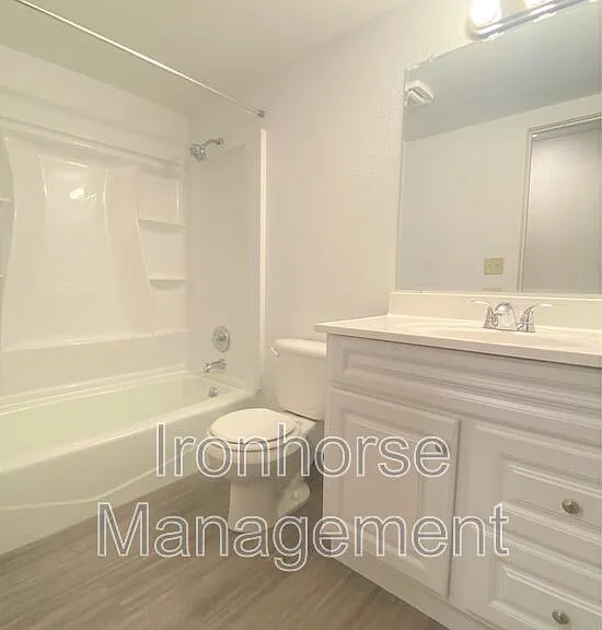 801 W Villard St #31 — Photo 8