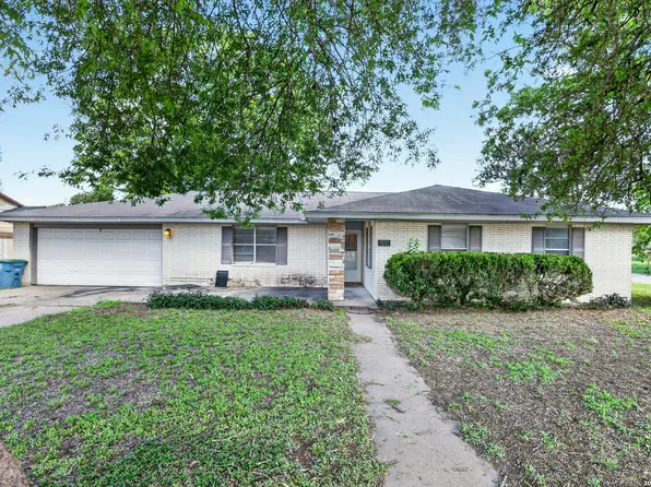 1011 E Hefferman, Beeville, TX 78102