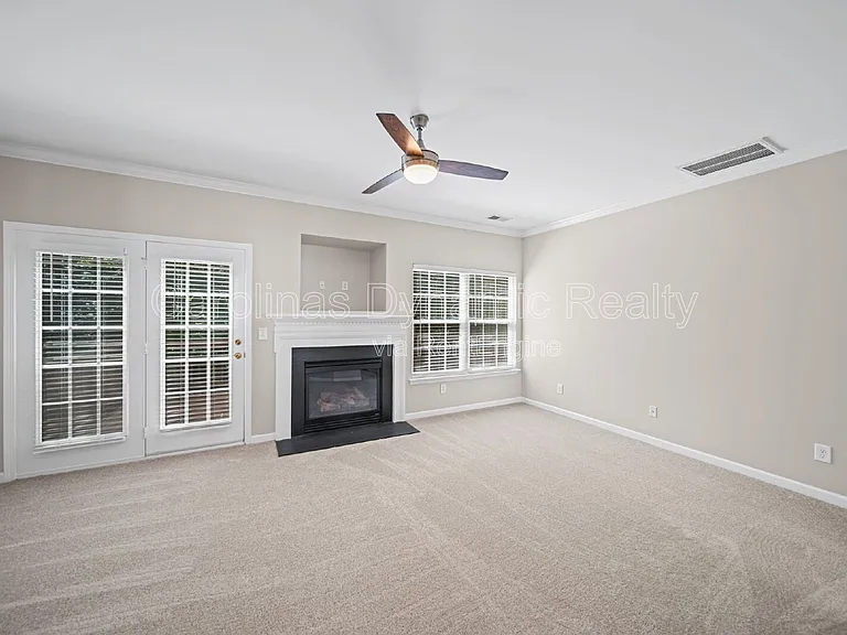 1526 Royal Auburn Ave — Photo 7