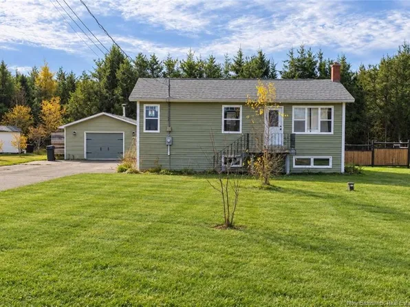 37 Paul St, Beaubassin East, NB E4P 7Y4