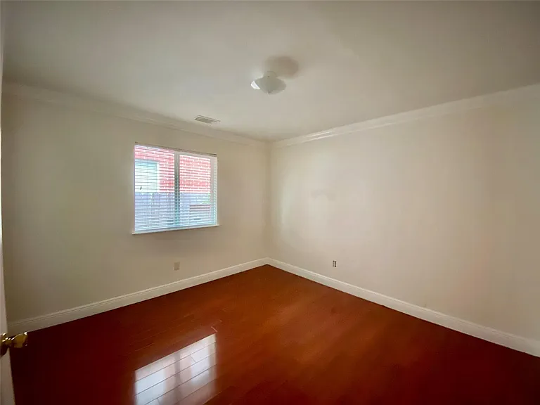 10323 Stanbrook Dr — Photo 17
