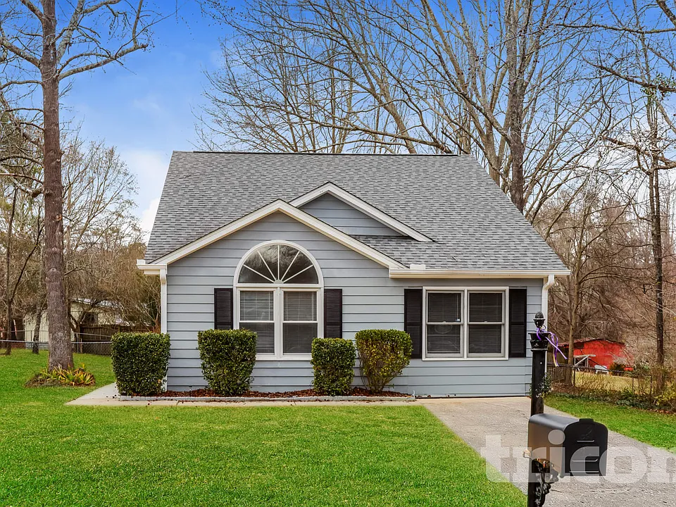 909 Dogwood Ln