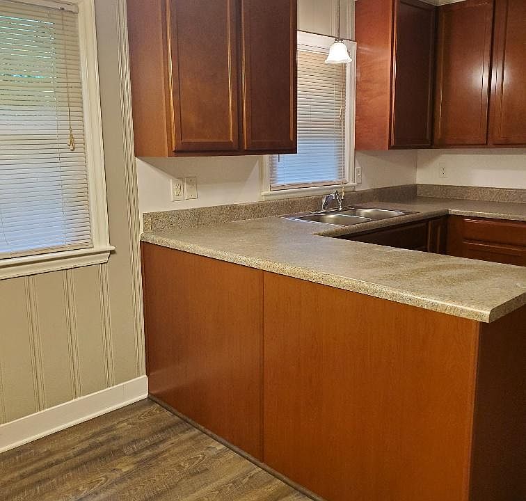 Kitchen (breakfast nook to left)