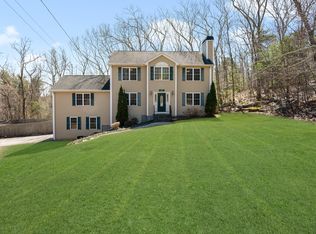 3 Thomas Ln, Hope Valley, RI 02832