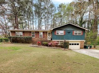 835 Castlewood Dr, Woodstock, GA
