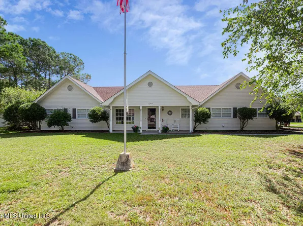 1200 Margie St, Waveland, MS 39576
