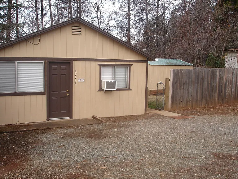 5773 Stratton Ln — Photo 2